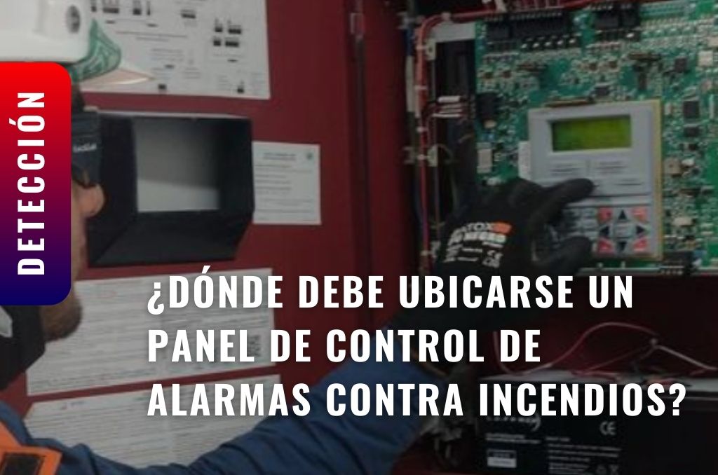 ¿Dónde debe ubicarse un panel de control de alarmas contra incendios?